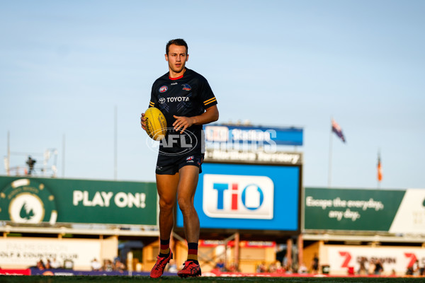 AFL 2023 Round 12 - Gold Coast v Adelaide - A-39583875