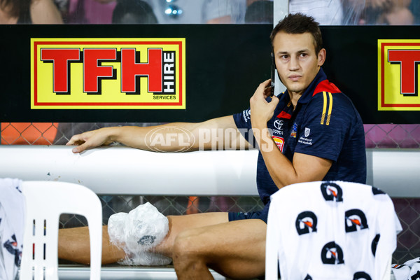 AFL 2023 Round 12 - Gold Coast v Adelaide - A-39594019