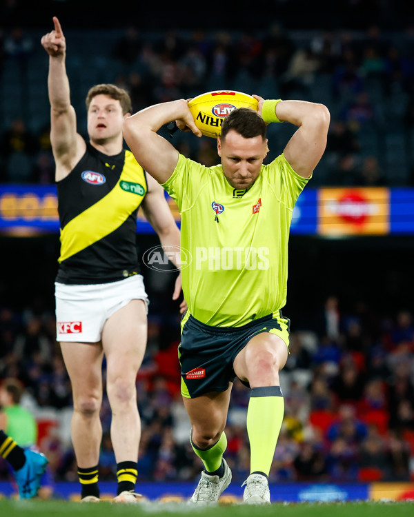 AFL 2023 Round 21 - Western Bulldogs v Richmond - A-41663607