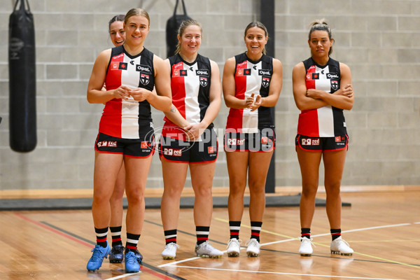 AFLW 2023 Media - St Kilda Team Photo Day - A-41792082