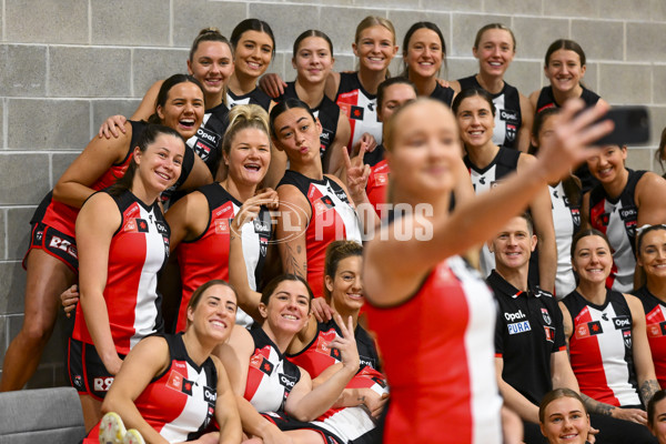 AFLW 2023 Media - St Kilda Team Photo Day - A-41793072