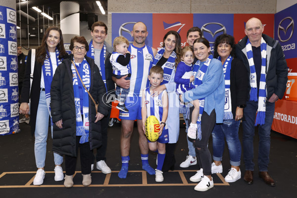 AFL 2023 Round 22 - North Melbourne v Essendon - A-41950354