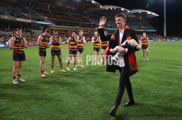 AFL 2023 Round 23 - Adelaide v Sydney - A-42184485