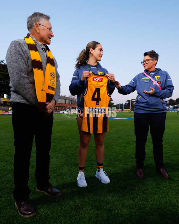 AFLW 2023 Round 01 - Hawthorn v Essendon - A-42647530