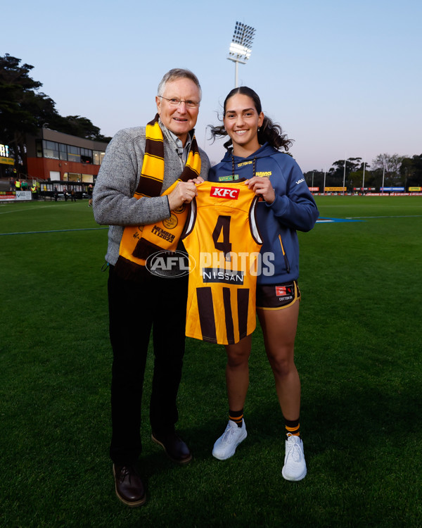 AFLW 2023 Round 01 - Hawthorn v Essendon - A-42649575