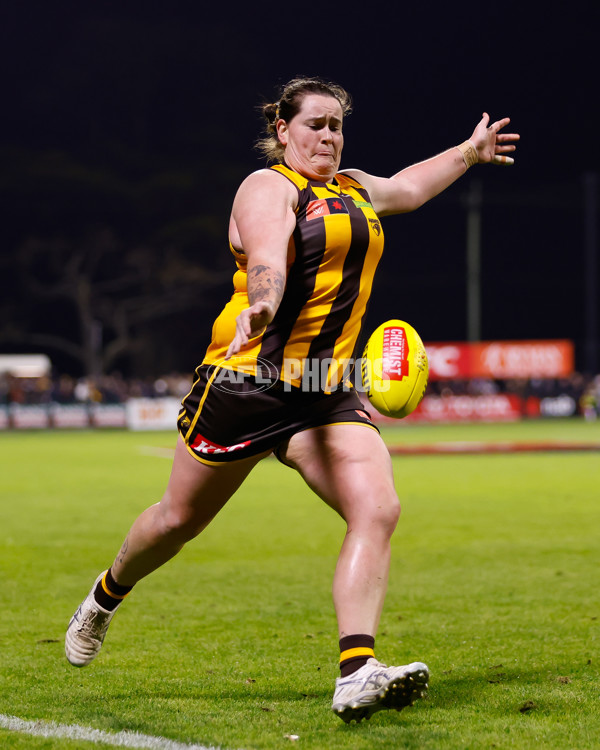 AFLW 2023 Round 01 - Hawthorn v Essendon - A-42660695