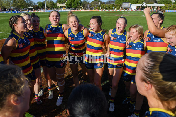 AFLW 2023 Round 03 - Adelaide v Essendon - A-43198968