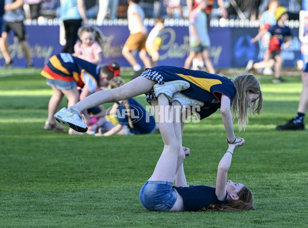 AFLW 2023 Round 03 - Adelaide v Essendon - A-43202093