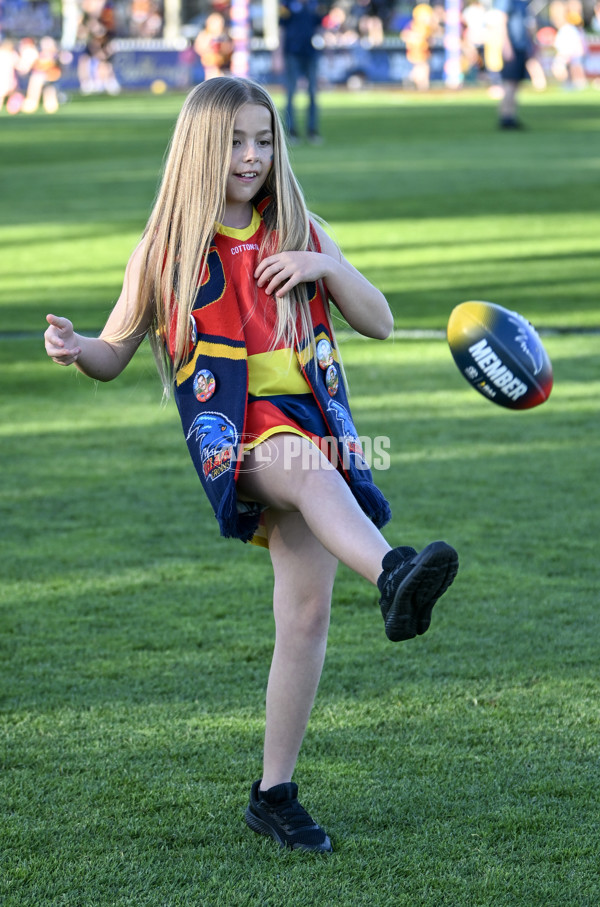 AFLW 2023 Round 03 - Adelaide v Essendon - A-43202094