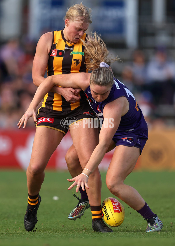 AFLW 2023 Round 03 - Fremantle v Hawthorn - A-43213422