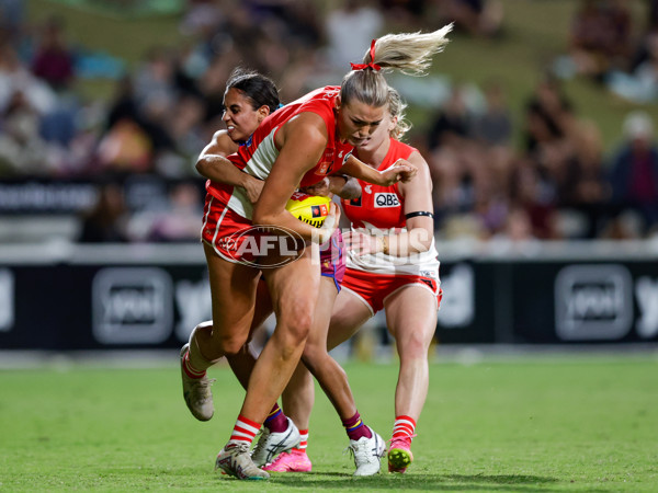 AFLW 2023 Round 03 - Brisbane v Sydney - A-43239578
