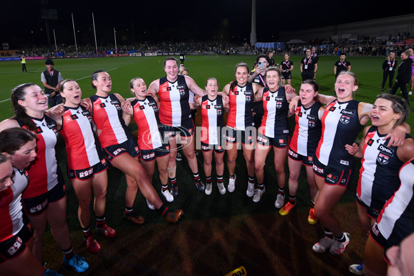 AFLW 2023 Round 05 - Western Bulldogs v St Kilda - A-43496983