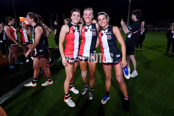 AFLW 2023 Round 05 - Western Bulldogs v St Kilda - A-43496992