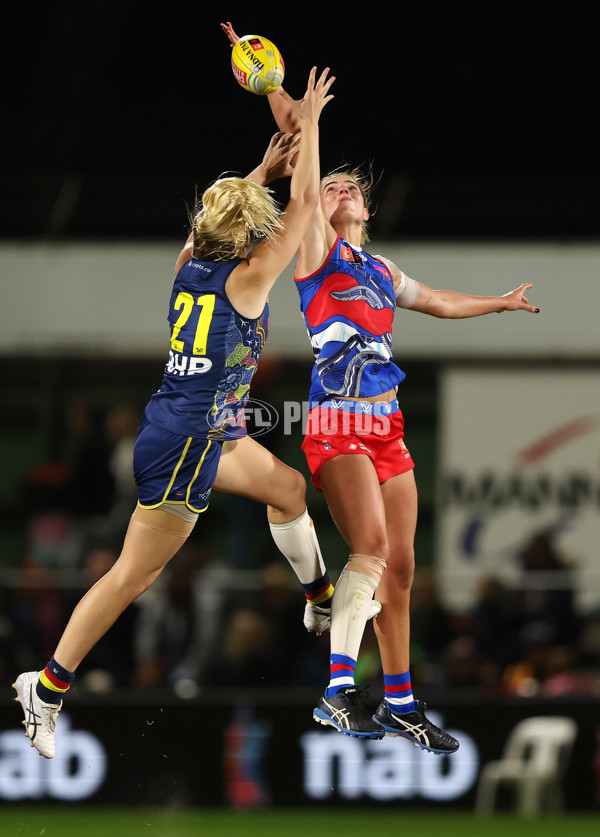 AFLW 2023 Round 07 - Adelaide v Western Bulldogs - A-43693020