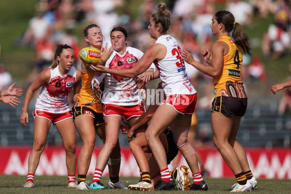 AFLW 2023 Round 07 - Sydney v Hawthorn - A-43700541