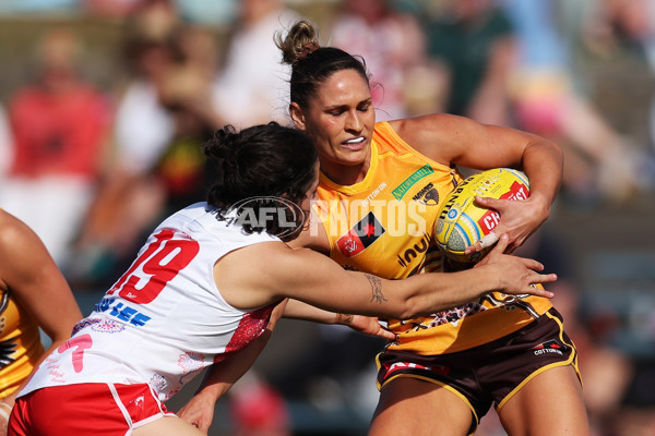 AFLW 2023 Round 07 - Sydney v Hawthorn - A-43700542