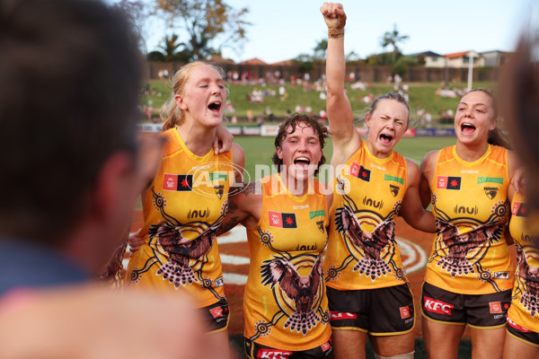 AFLW 2023 Round 07 - Sydney v Hawthorn - A-43700569