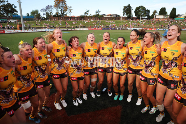 AFLW 2023 Round 07 - Sydney v Hawthorn - A-43700570