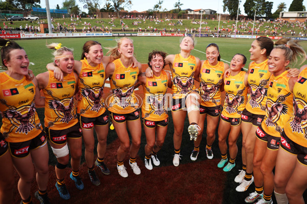 AFLW 2023 Round 07 - Sydney v Hawthorn - A-43700759