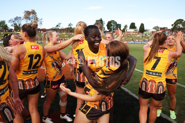 AFLW 2023 Round 07 - Sydney v Hawthorn - A-43700764