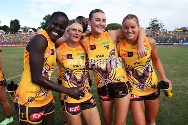 AFLW 2023 Round 07 - Sydney v Hawthorn - A-43700779