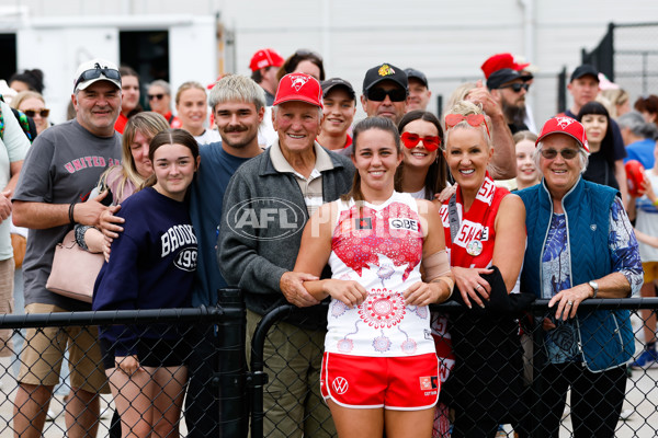 AFLW 2023 Round 08 - Western Bulldogs v Sydney - A-44150355