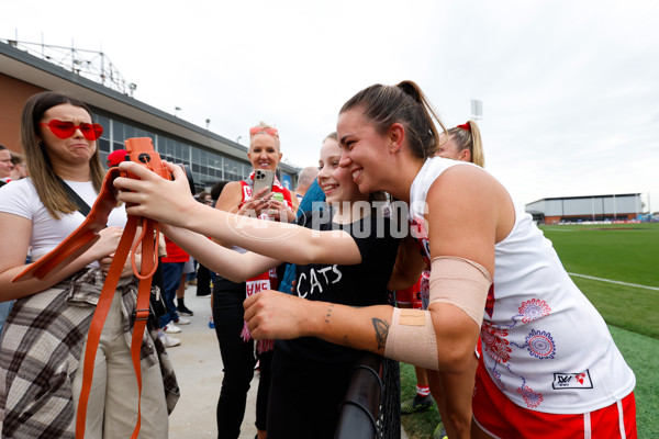 AFLW 2023 Round 08 - Western Bulldogs v Sydney - A-44150361