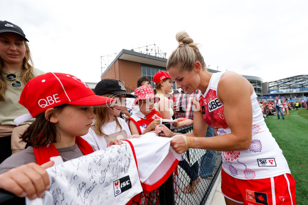 AFLW 2023 Round 08 - Western Bulldogs v Sydney - A-44150367