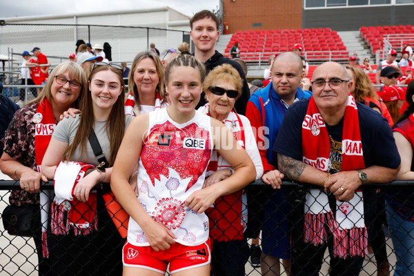 AFLW 2023 Round 08 - Western Bulldogs v Sydney - A-44150369