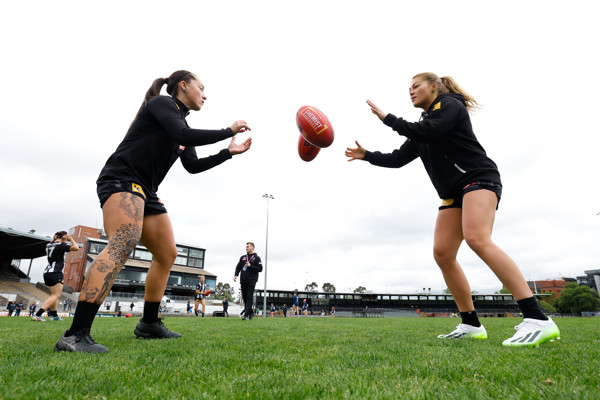 AFLW 2023 Round 08 - Collingwood v Geelong - A-44163416