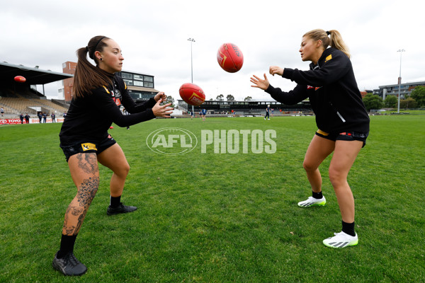 AFLW 2023 Round 08 - Collingwood v Geelong - A-44163420