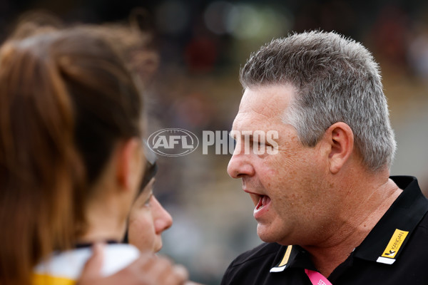 AFLW 2023 Round 08 - Collingwood v Geelong - A-44170937