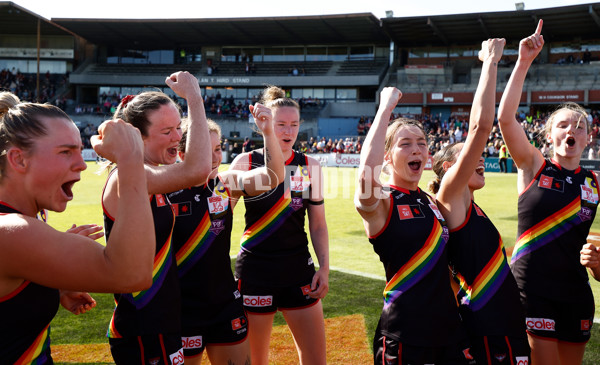 AFLW 2023 Round 09 - Essendon v Carlton - A-44926937