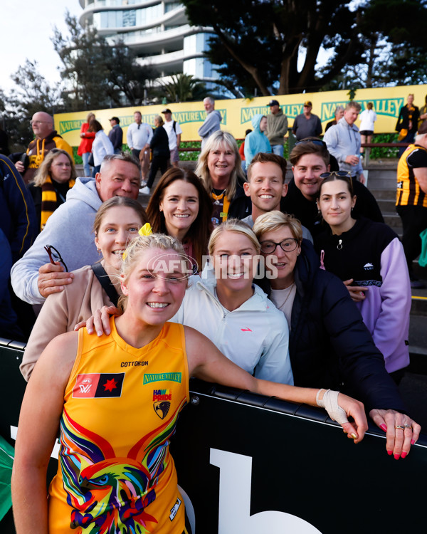 AFLW 2023 Round 09 - Hawthorn v Port Adelaide - A-44949487