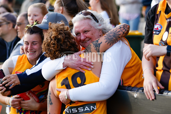 AFLW 2023 Round 09 - Hawthorn v Port Adelaide - A-44949492