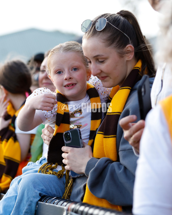 AFLW 2023 Round 09 - Hawthorn v Port Adelaide - A-44950371