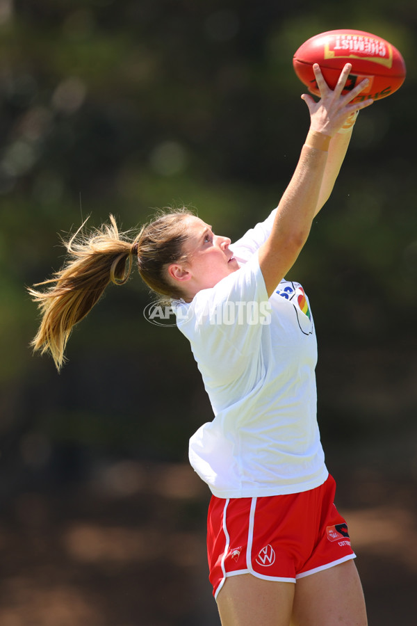 AFLW 2023 Round 10 - Fremantle v Sydney - A-45012383