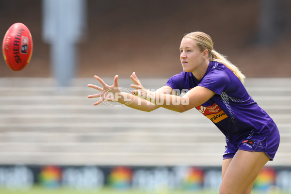 AFLW 2023 Round 10 - Fremantle v Sydney - A-45012385