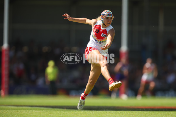 AFLW 2023 Round 10 - Fremantle v Sydney - A-45012414