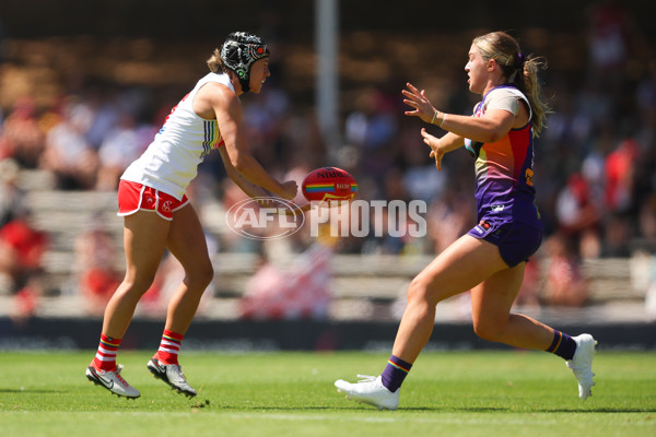 AFLW 2023 Round 10 - Fremantle v Sydney - A-45013383