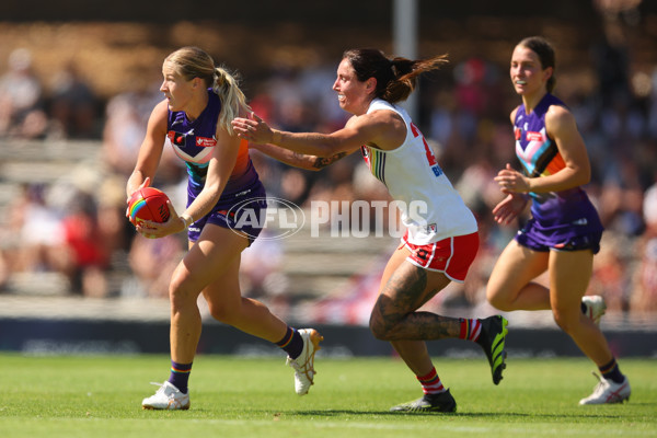 AFLW 2023 Round 10 - Fremantle v Sydney - A-45014842