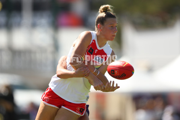 AFLW 2023 Round 10 - Fremantle v Sydney - A-45014845