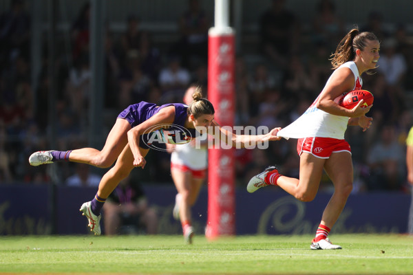 AFLW 2023 Round 10 - Fremantle v Sydney - A-45014860