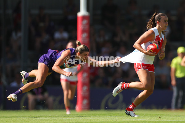 AFLW 2023 Round 10 - Fremantle v Sydney - A-45014861