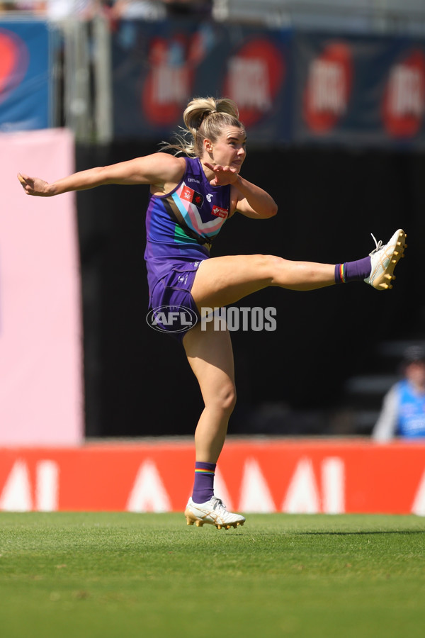 AFLW 2023 Round 10 - Fremantle v Sydney - A-45016005
