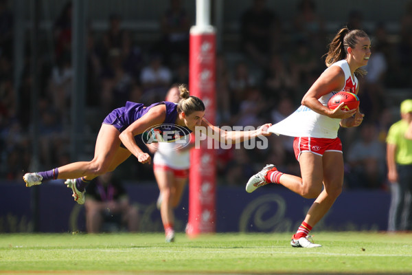 AFLW 2023 Round 10 - Fremantle v Sydney - A-45016022