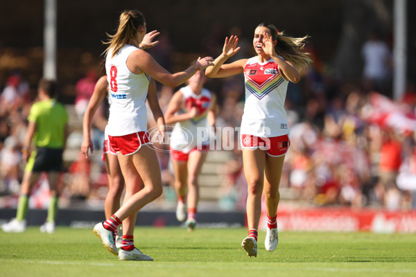 AFLW 2023 Round 10 - Fremantle v Sydney - A-45016026