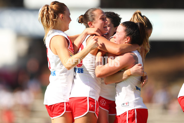 AFLW 2023 Round 10 - Fremantle v Sydney - A-45016033