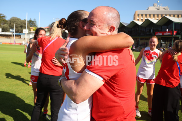 AFLW 2023 Round 10 - Fremantle v Sydney - A-45016046