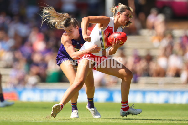 AFLW 2023 Round 10 - Fremantle v Sydney - A-45016099